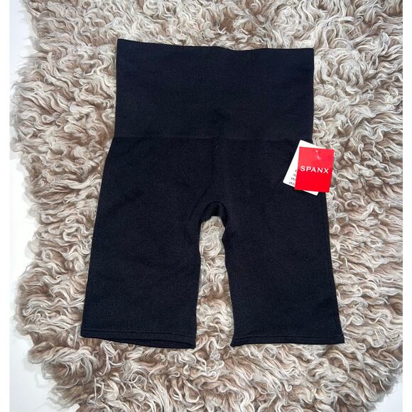 Spanx women’s New black shorts - Picture 10 of 10